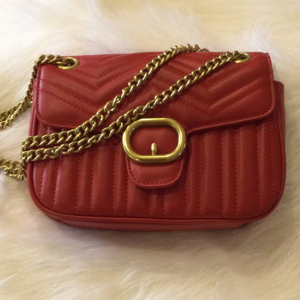 NWOT Crossbody/Shoulder Bag, red leather and chain, Chrysansmile